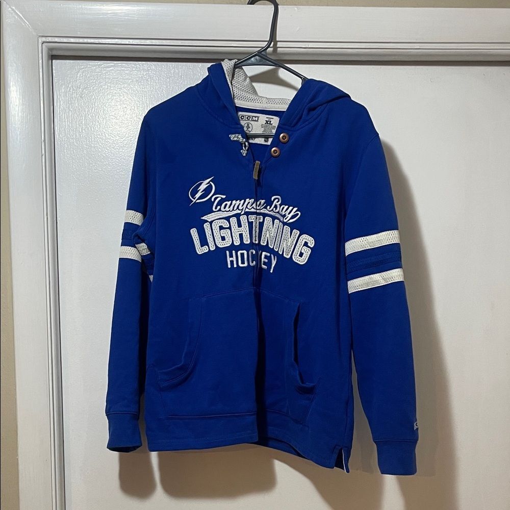Ladies Tampa Bay Lightning hoodie zip down extra large